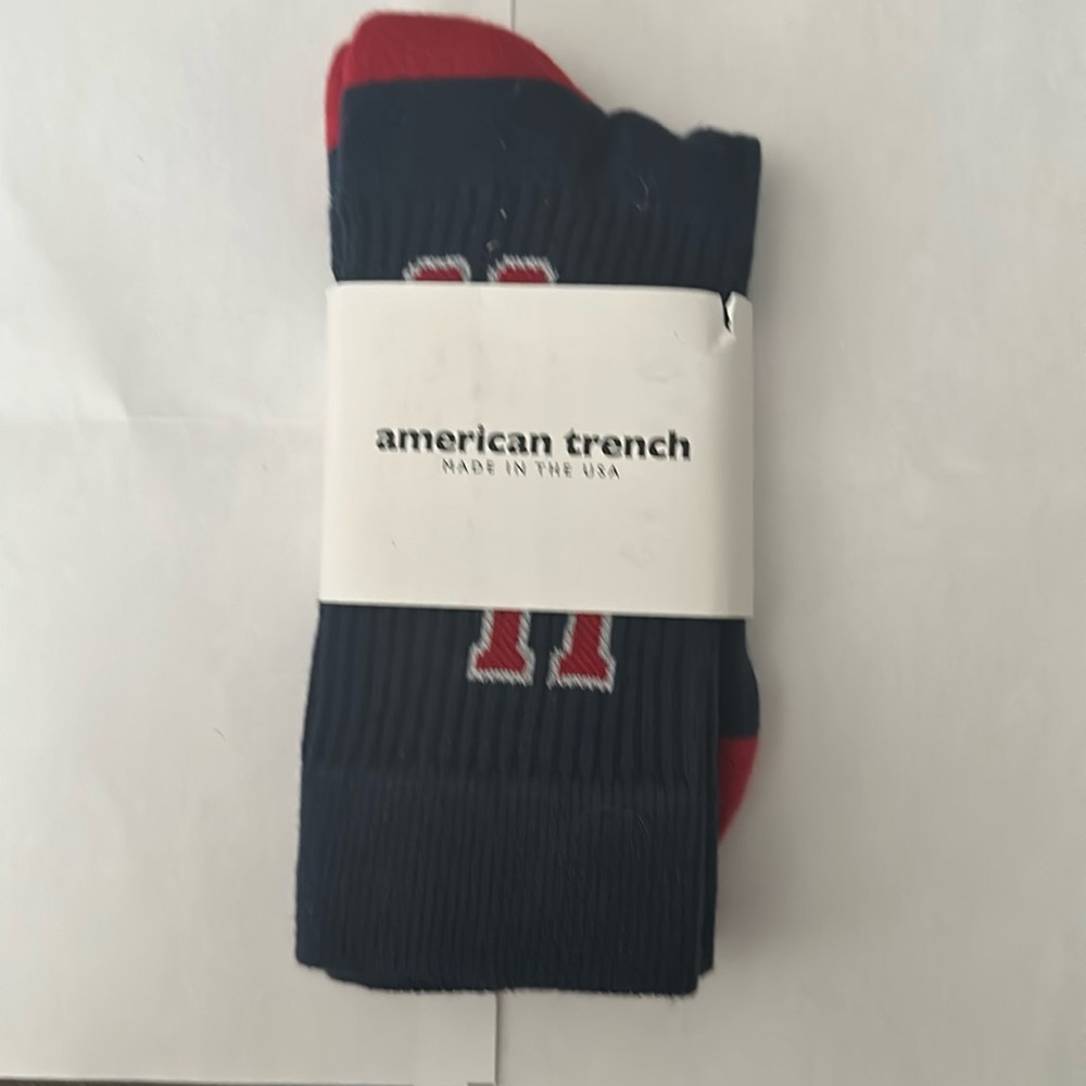 Men’s American Trench athletic crew sock. 1968 USA design on leg.